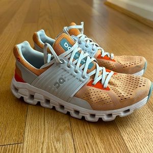 Women’s On Cloudswift in copper-frost color. Size 8.5.  Worn approx 8 times.